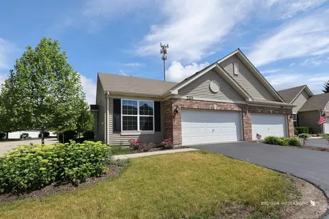 7121 Country Club Hills Dr, Fox Lake, IL 60020