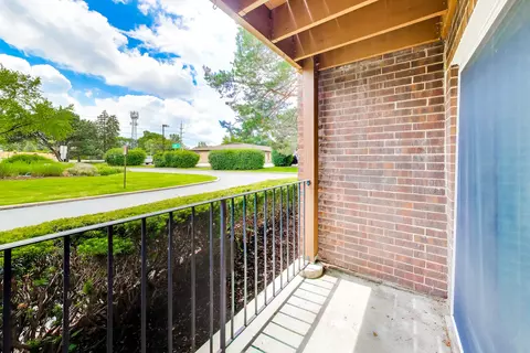 Exterior - 1575 Sandpebble Dr #104, Wheeling, IL 60090 photo 2 of 7