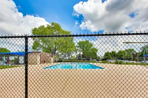Exterior - 1575 Sandpebble Dr #104, Wheeling, IL 60090 photo 4 of 7