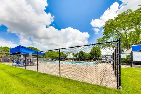 Exterior - 1575 Sandpebble Dr #104, Wheeling, IL 60090 photo 5 of 7