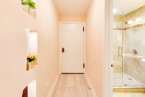 Entry Way - 1575 Sandpebble Dr #104, Wheeling, IL 60090 photo 2 of 3