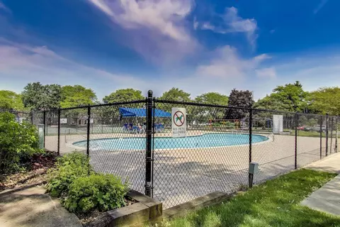 Exterior - 1575 Sandpebble Dr #104, Wheeling, IL 60090 photo 6 of 7