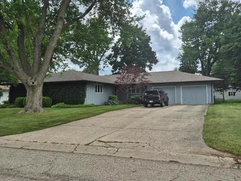 627 Shadycrest Dr, Kewanee, IL 61443