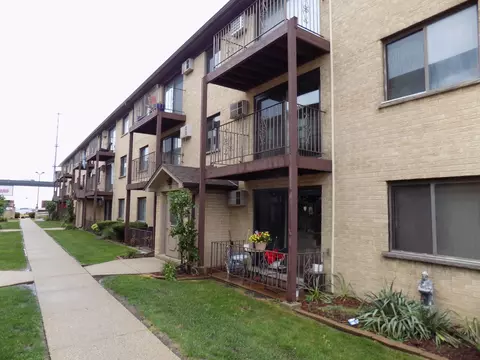 7214 W Wrightwood Ave #2S, Elmwood Park, IL 60707