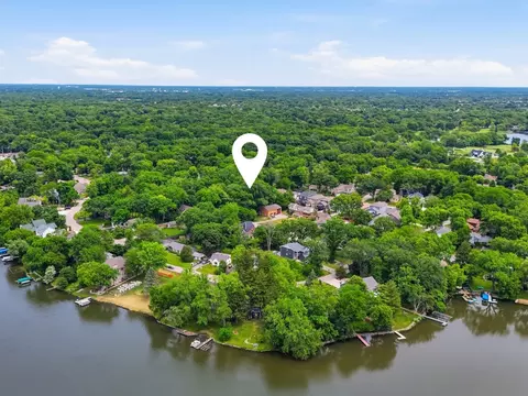 24005 N Valley Rd, Lake Zurich, IL 60047