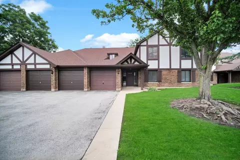 1651 Dover Ct #A, Wheaton, IL 60189