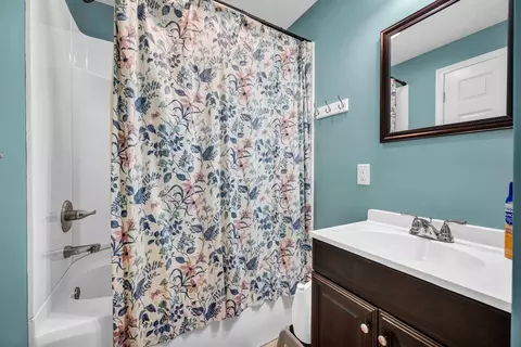 Bath - 3306 Crossgate Dr, Bloomington, IL 61704 photo 5 of 5