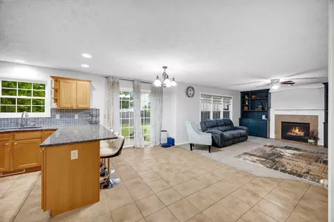 Living - 3306 Crossgate Dr, Bloomington, IL 61704 photo 2 of 3