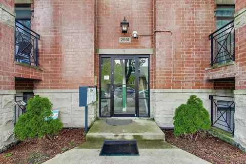 2551 W Arthur Ave #1W, Chicago, IL 60645