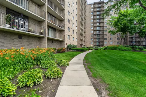 6340 Americana Dr #1101, Willowbrook, IL 60527
