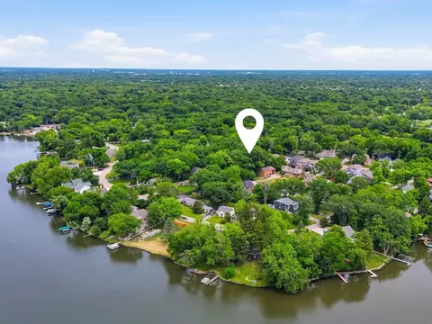 24017 N Valley Rd, Lake Zurich, IL 60047