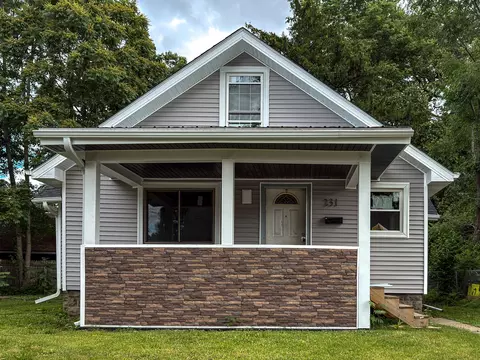 231 Oakwood Ave, Rockford, IL 61101