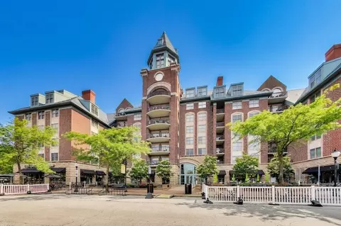 44 N Vail Ave #213, Arlington Heights, IL 60005