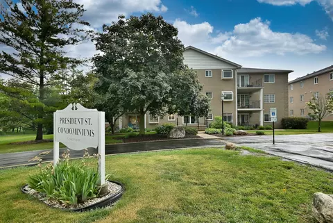 462 S President St #101, Carol Stream, IL 60188