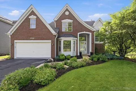 1 S011 Shannon Sq, Geneva, IL 60134