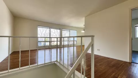 Living - 1360 Devonshire Ln, Hoffman Estates, IL 60169 photo 2 of 11