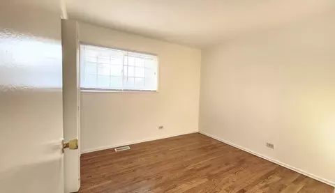 Bedroom - 1360 Devonshire Ln, Hoffman Estates, IL 60169 photo 1 of 5