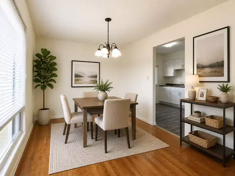 Dining - 1360 Devonshire Ln, Hoffman Estates, IL 60169 photo 2 of 2