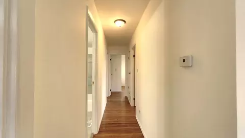 Entry Way - 1360 Devonshire Ln, Hoffman Estates, IL 60169 photo 7 of 8