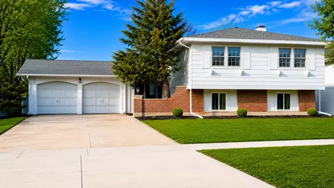 1360 Devonshire Ln, Hoffman Estates, IL 60169