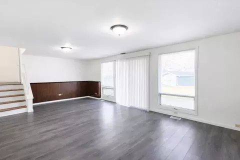 Living - 1360 Devonshire Ln, Hoffman Estates, IL 60169 photo 8 of 11