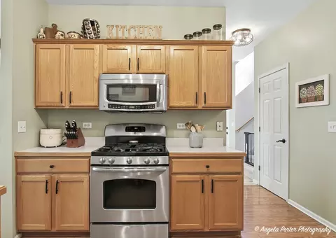 Kitchen - 2886 Falling Waters Ln, Lindenhurst, IL 60046 photo 2 of 2