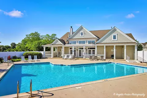 Exterior - 2886 Falling Waters Ln, Lindenhurst, IL 60046 photo 5 of 7