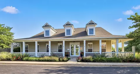 Exterior - 2886 Falling Waters Ln, Lindenhurst, IL 60046 photo 3 of 7