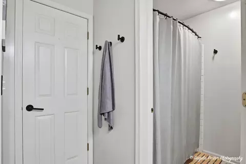 Bath - 2886 Falling Waters Ln, Lindenhurst, IL 60046 photo 3 of 3