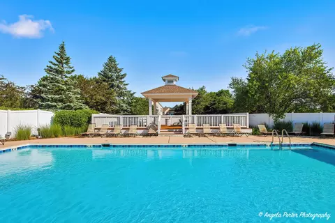 Exterior - 2886 Falling Waters Ln, Lindenhurst, IL 60046 photo 6 of 7