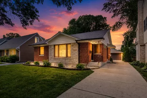212 S Hi Lusi Ave, Mount Prospect, IL 60056
