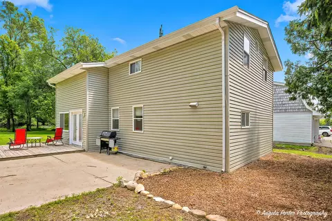4404 Giant Oak Dr, Mchenry, IL 60051