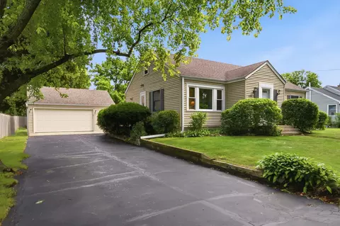 27 W270 Sunnyside Ave, Winfield, IL 60190