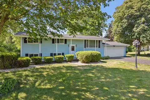 14413 Pleasant Valley Rd, Woodstock, IL 60098