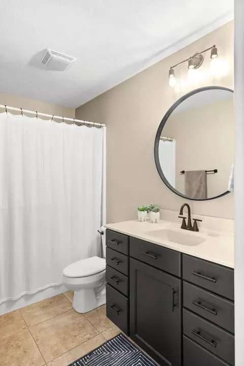 Bath - 2600 Fieldstone Ct, Normal, IL 61761 photo 5 of 8