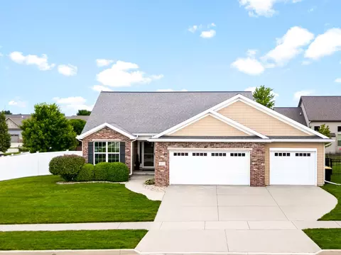 Exterior - 2600 Fieldstone Ct, Normal, IL 61761 photo 3 of 8