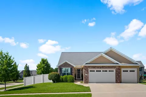 Exterior - 2600 Fieldstone Ct, Normal, IL 61761 photo 2 of 8