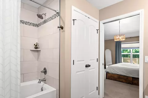 Bath - 2600 Fieldstone Ct, Normal, IL 61761 photo 4 of 8