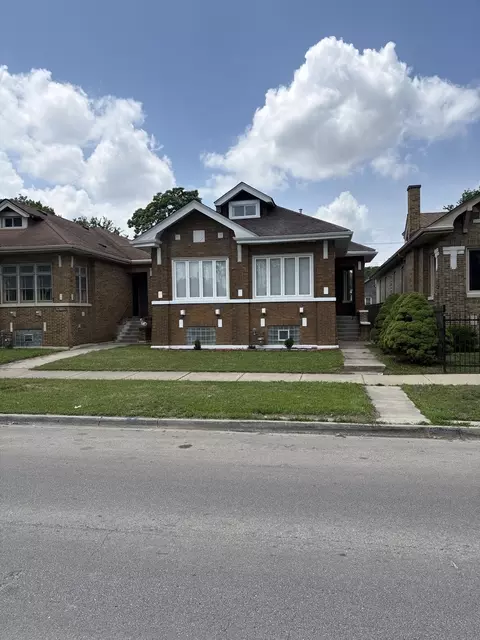 7606 S Paxton Ave, Chicago, IL 60649