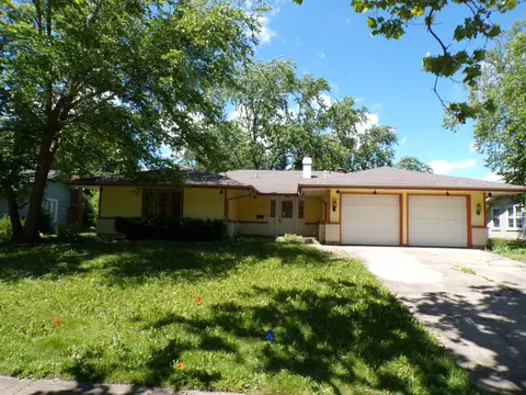 23 W266 Windsor Dr, Glen Ellyn, IL 60137