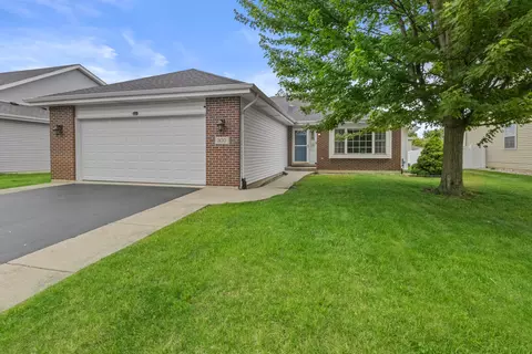 300 Quail Hollow Dr, Beecher, IL 60401