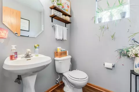 Bath - 661 Chestnut Rdg, Minooka, IL 60447 photo 1 of 3