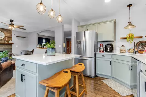 Kitchen - 661 Chestnut Rdg, Minooka, IL 60447 photo 3 of 4