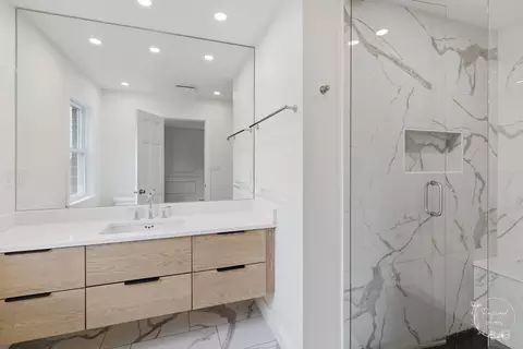 Bath - 5 Marquette Ln, Kankakee, IL 60901 photo 1 of 2