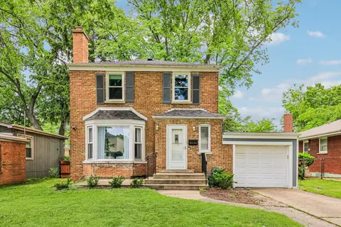 8646 Harms Rd, Skokie, IL 60077