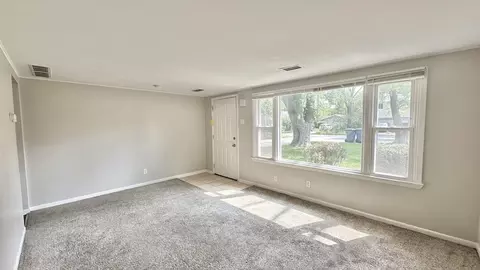 Living - 3512 John St, Steger, IL 60475 photo 2 of 3