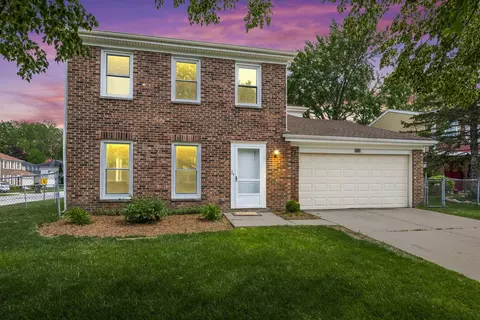 5039 Chambers Dr, Hoffman Estates, IL 60010