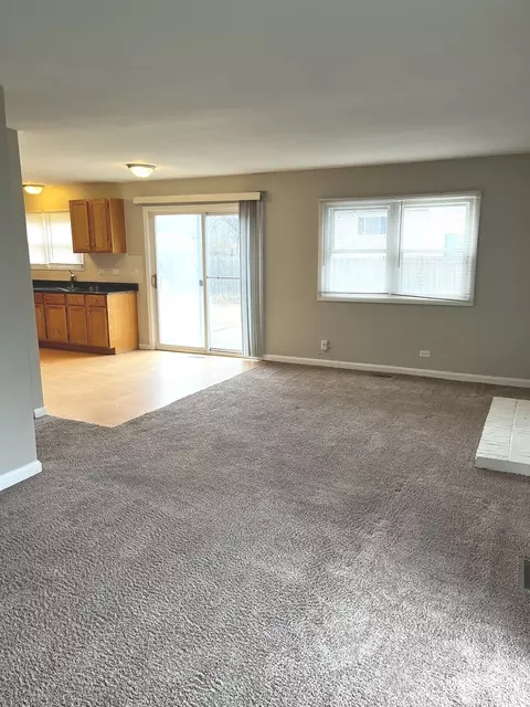 Living - 156 Cloverleaf Rd, Matteson, IL 60443 photo 4 of 4