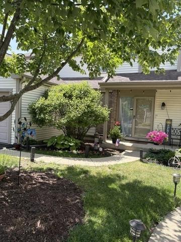 315 E Forest Knoll Dr, Palatine, IL 60074