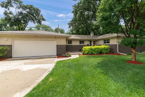 2221 3rd St B St, East Moline, IL 61244